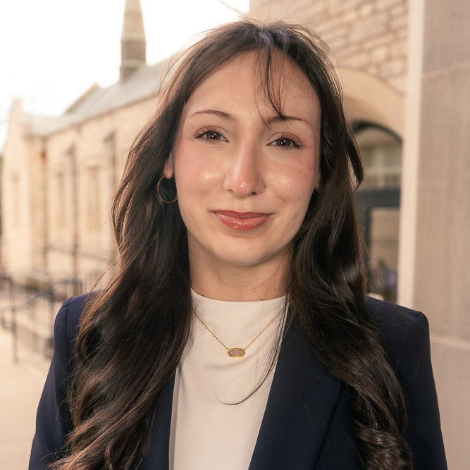 Headshot of Mia Arapasi